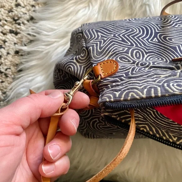 *sold* Dooney & Bourke Doodle Swirl Shoulder Bag - Picture 4 of 15